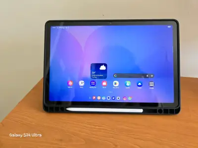Tablet Samsung Galaxy Tab S10 FE con S Pen - miniatura 3