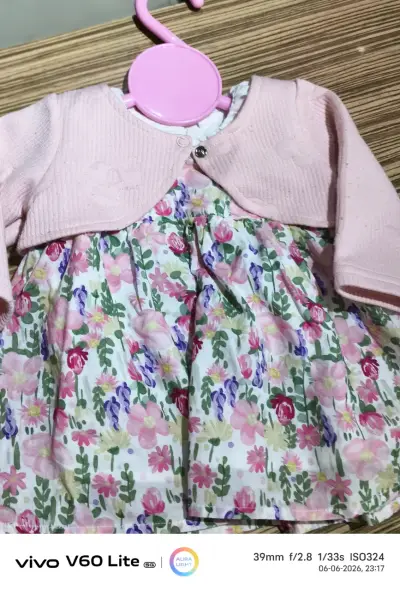 Vestido de niña con flores azules y lazo - miniatura 3