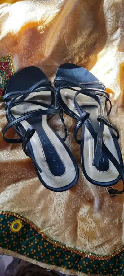 Zapatos de tacón negros de gamuza - miniatura 2