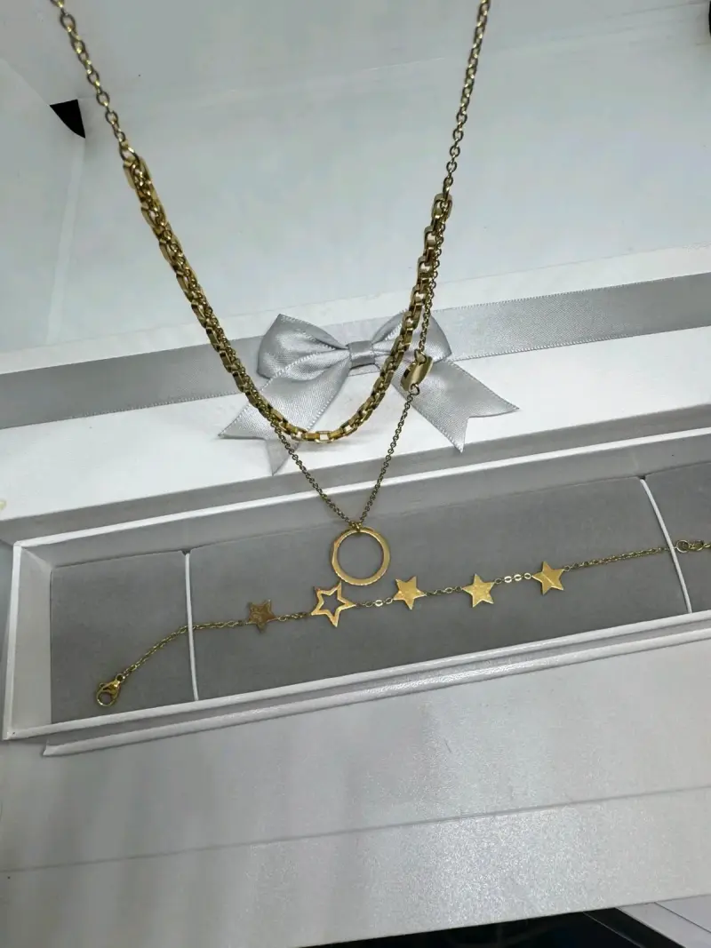 Conjunto de Collar y Pulsera Dorados con Estrellas - 2