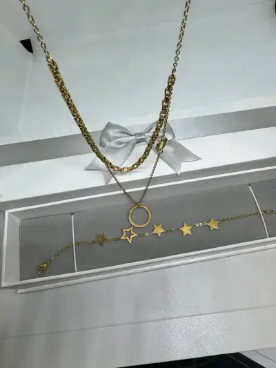 Conjunto de Collar y Pulsera Dorados con Estrellas - miniatura 2