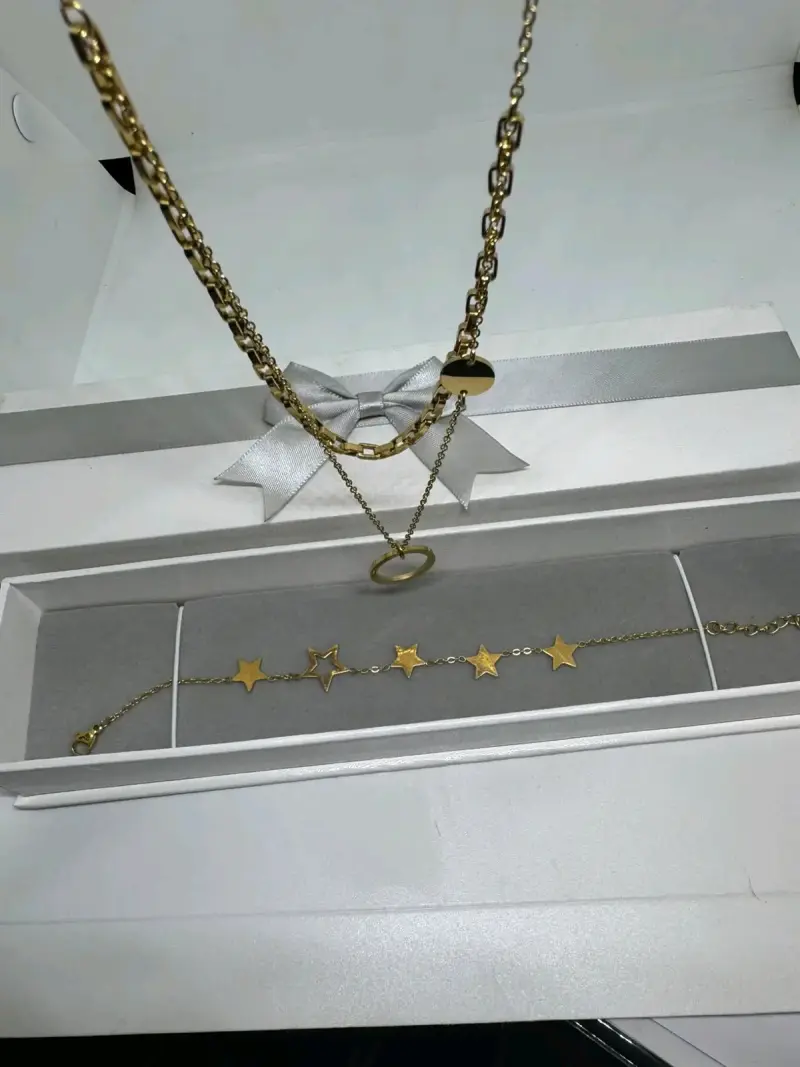 Conjunto de Collar y Pulsera Dorados con Estrellas - 3