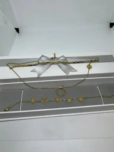 Conjunto de Collar y Pulsera Dorados con Estrellas - miniatura 4