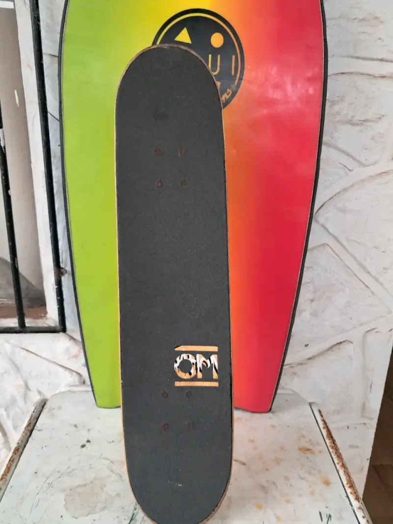 Skateboard Maui and Sons con diseño colorido - 2