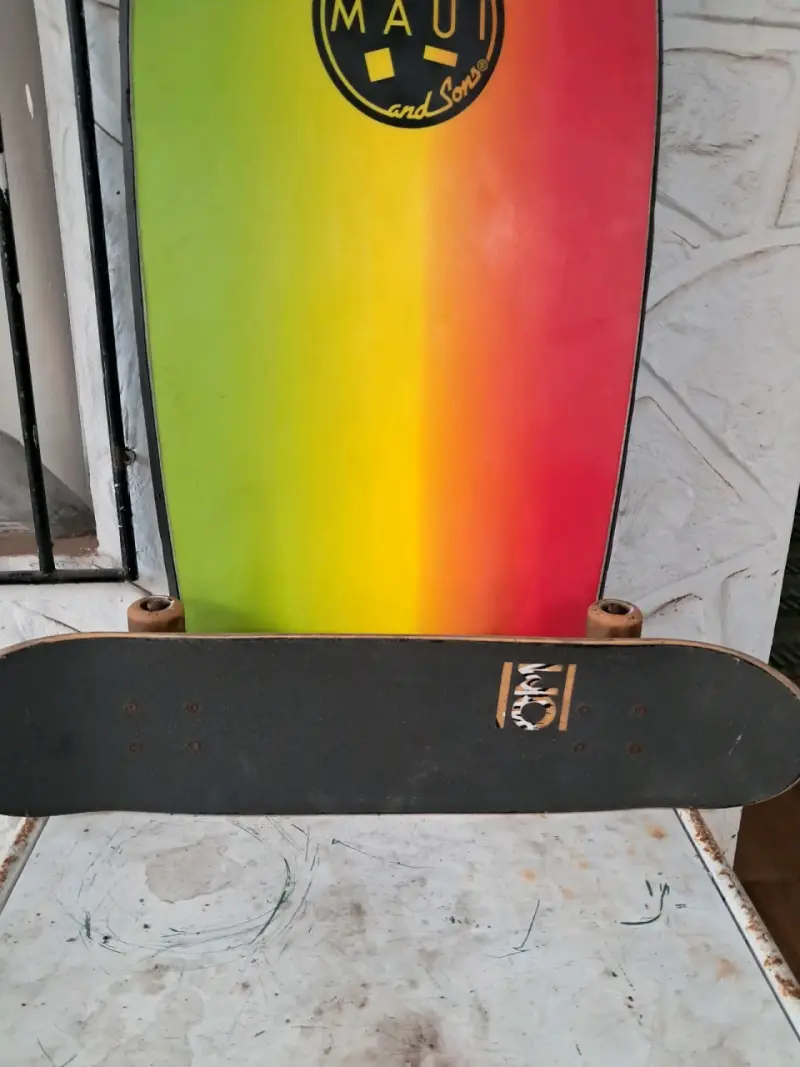 Skateboard Maui and Sons con diseño colorido - 3