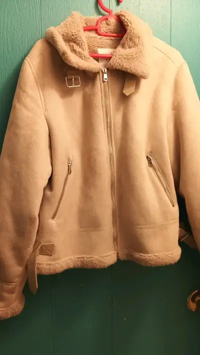 Chaqueta de invierno beige con forro de lana - miniatura 1