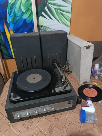 Tocadiscos vintage Dual 1010 con parlantes - miniatura 1