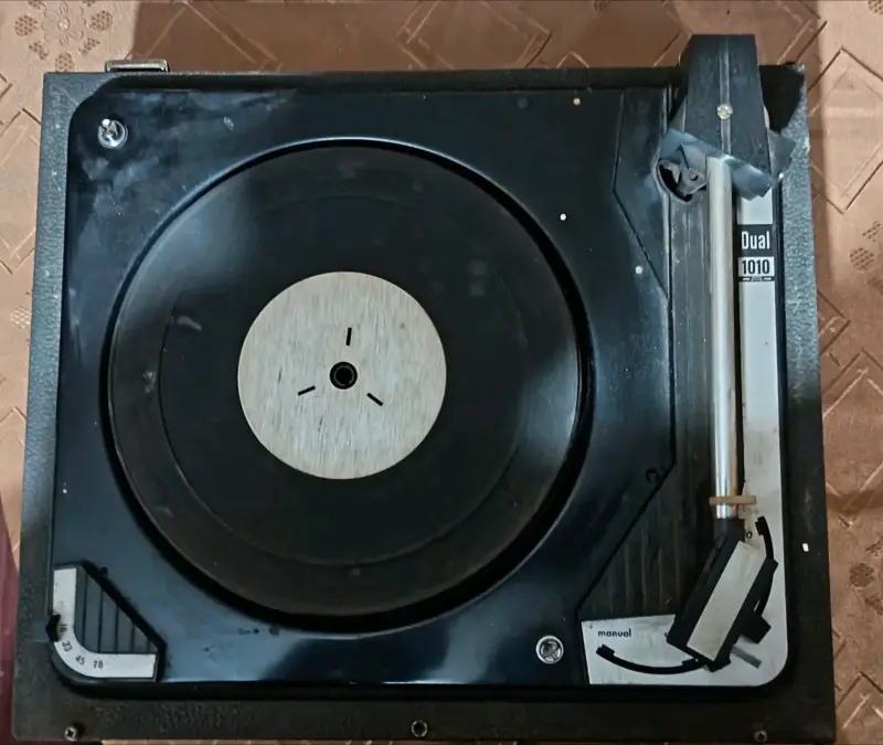 Tocadiscos vintage Dual 1010 con parlantes - 4