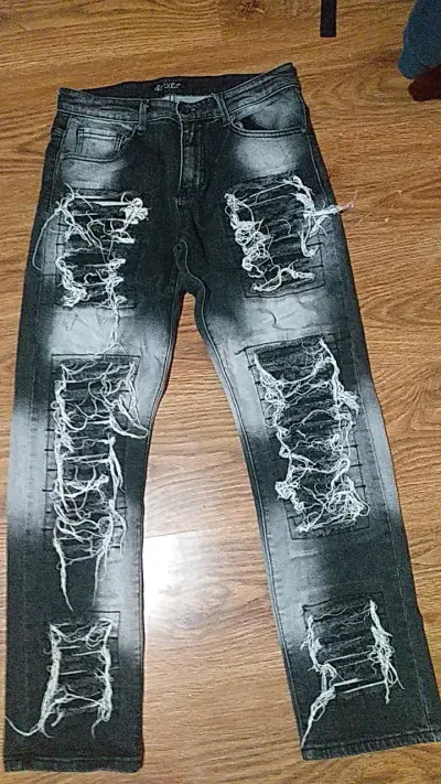 Jeans desgastados para hombre estilo moderno - miniatura 1