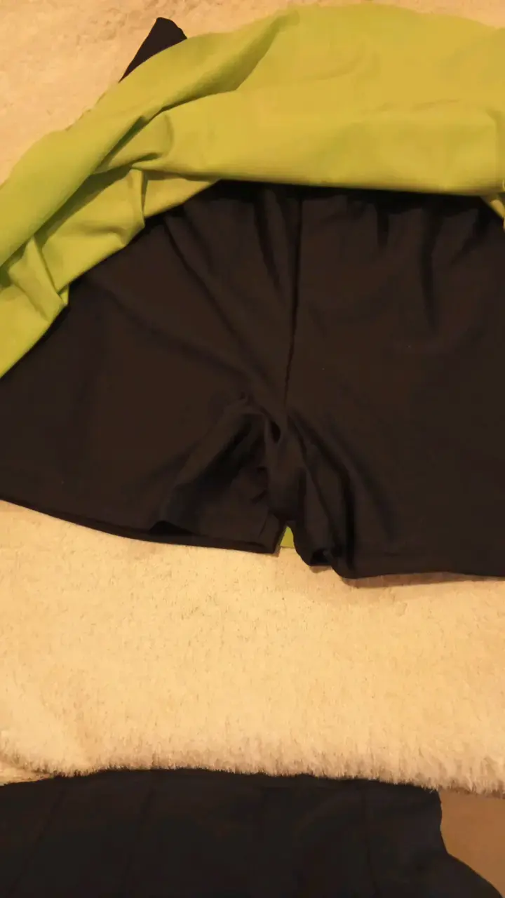 Falda corta verde con shorts integrados - 2