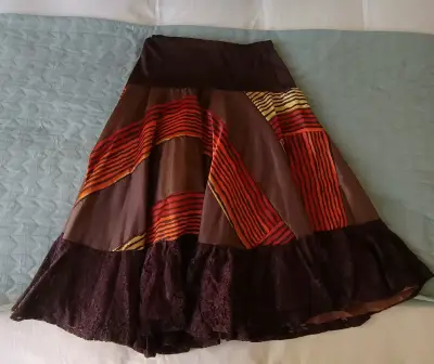 Falda larga bohemia con diseño patchwork - miniatura 2