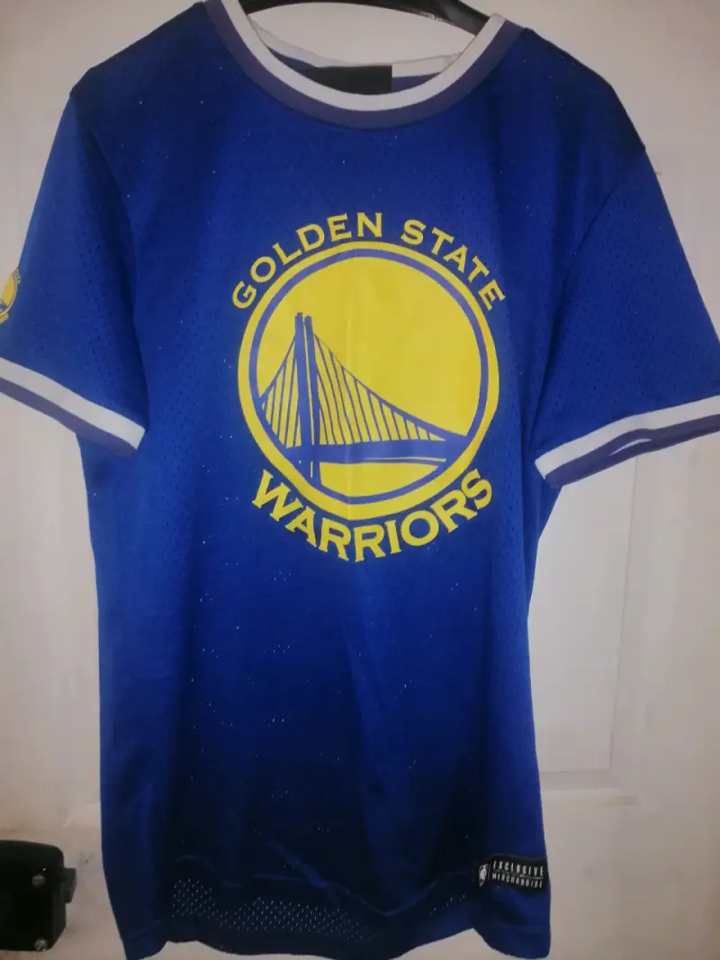 Polera y gorra Golden State Warriors azul - 4