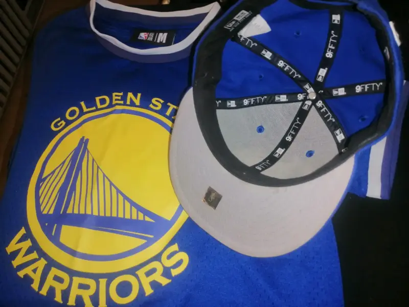 Polera y gorra Golden State Warriors azul - 5
