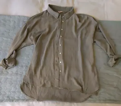 Camisa Oversize Verde Oliva para Mujer - miniatura 2