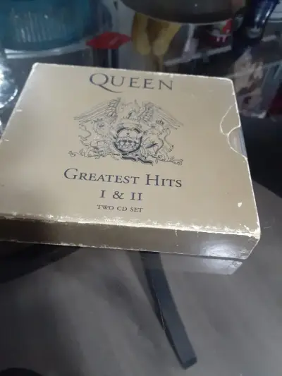 CD Queen Greatest Hits en buen estado - miniatura 2