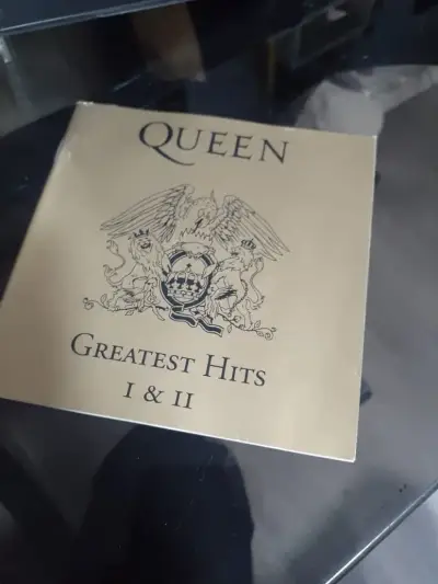 CD Queen Greatest Hits en buen estado - miniatura 3