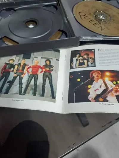 CD Queen Greatest Hits en buen estado - miniatura 4