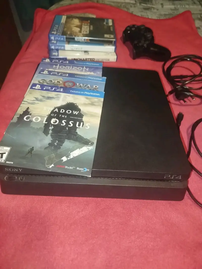 Consola PS4 con juegos y control - 2
