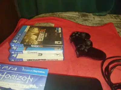 Consola PS4 con juegos y control - miniatura 3