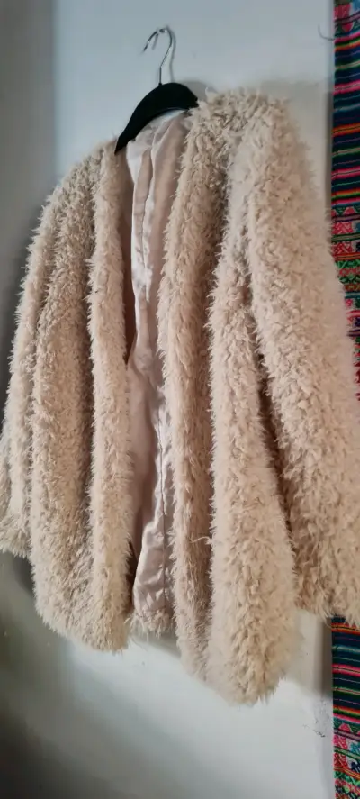 Chaqueta de peluche beige para mujer - miniatura 1