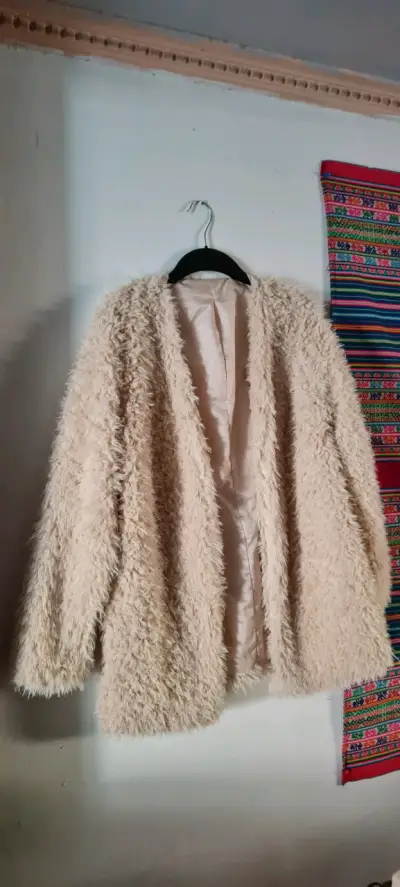 Chaqueta de peluche beige para mujer - miniatura 2