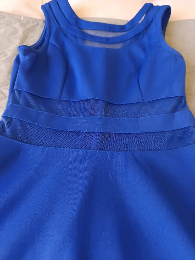Vestido azul con transparencias elegante - 2