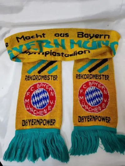Bufanda F.C. Bayern München amarilla con flecos - miniatura 3