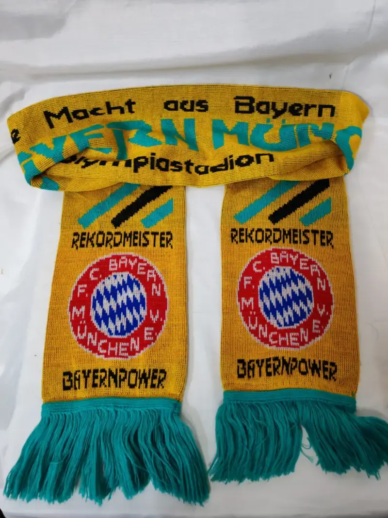 Bufanda F.C. Bayern München amarilla con flecos - 4