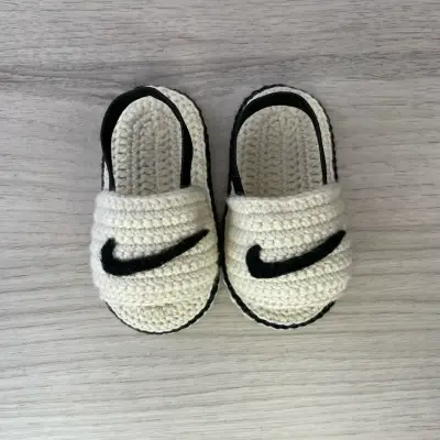 Chalitas Nike de bebé 3-6 meses 🍼👼 - miniatura 2