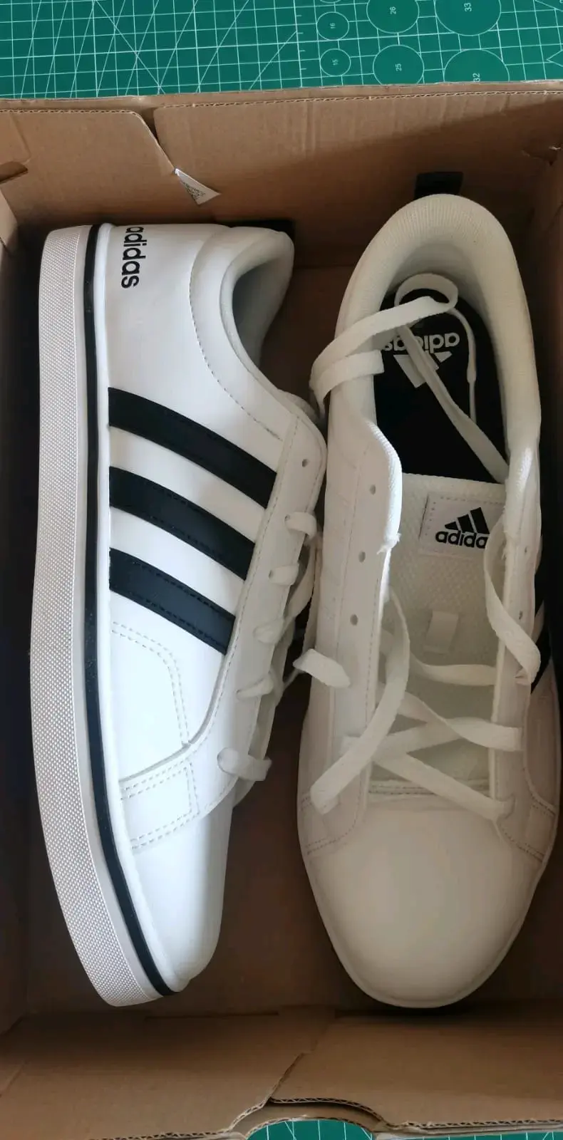 Zapatillas  Adidas blancas con rayas negra - 3