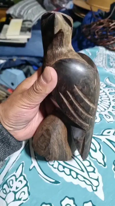 Escultura de águila tallada en madera - miniatura 1