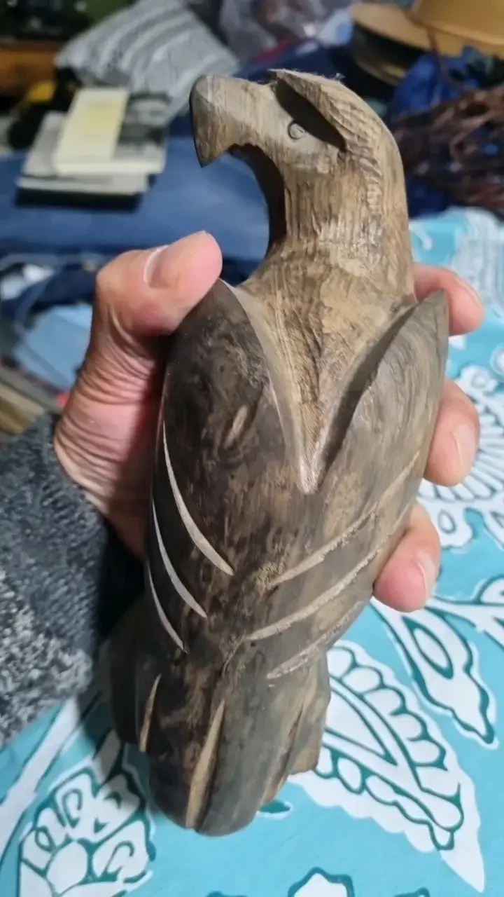 Escultura de águila tallada en madera - 2