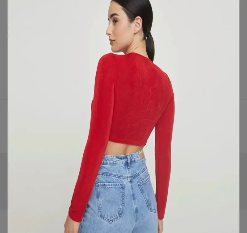 Top rojo de manga larga con ajuste frontal - 3