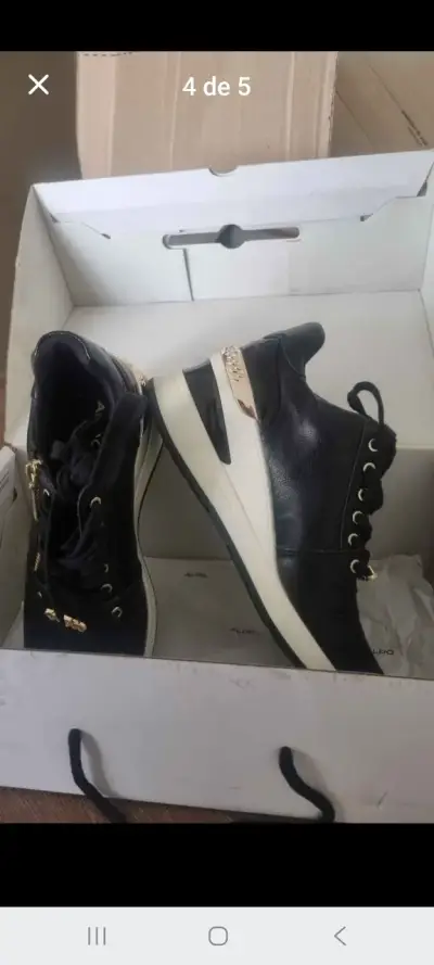 Zapatillas Aldo negras con detalles dorados - miniatura 2