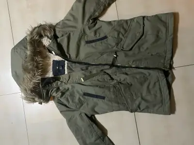 Parka verde con capucha de piel sintética H&M - miniatura 1