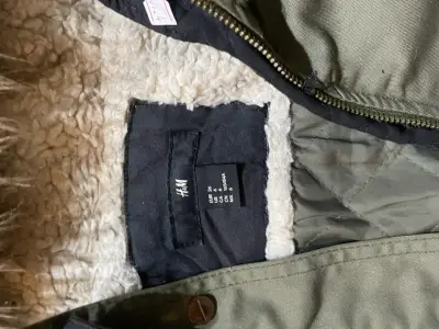 Parka verde con capucha de piel sintética H&M - miniatura 3