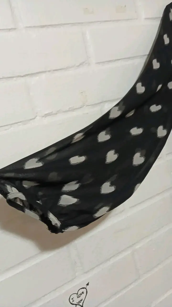 Blusa negra con estampado de corazones Nicopoly - 2