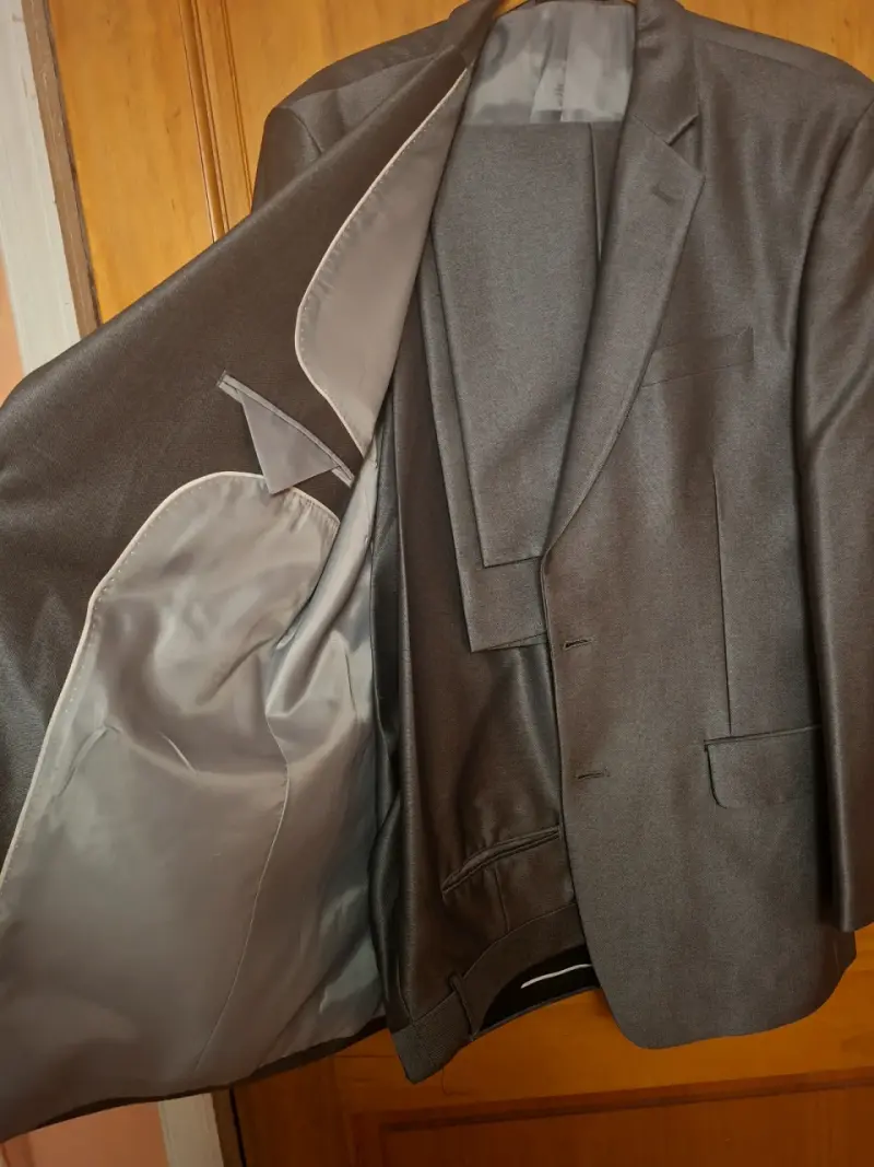 Traje formal gris para hombre en buen estado - 2