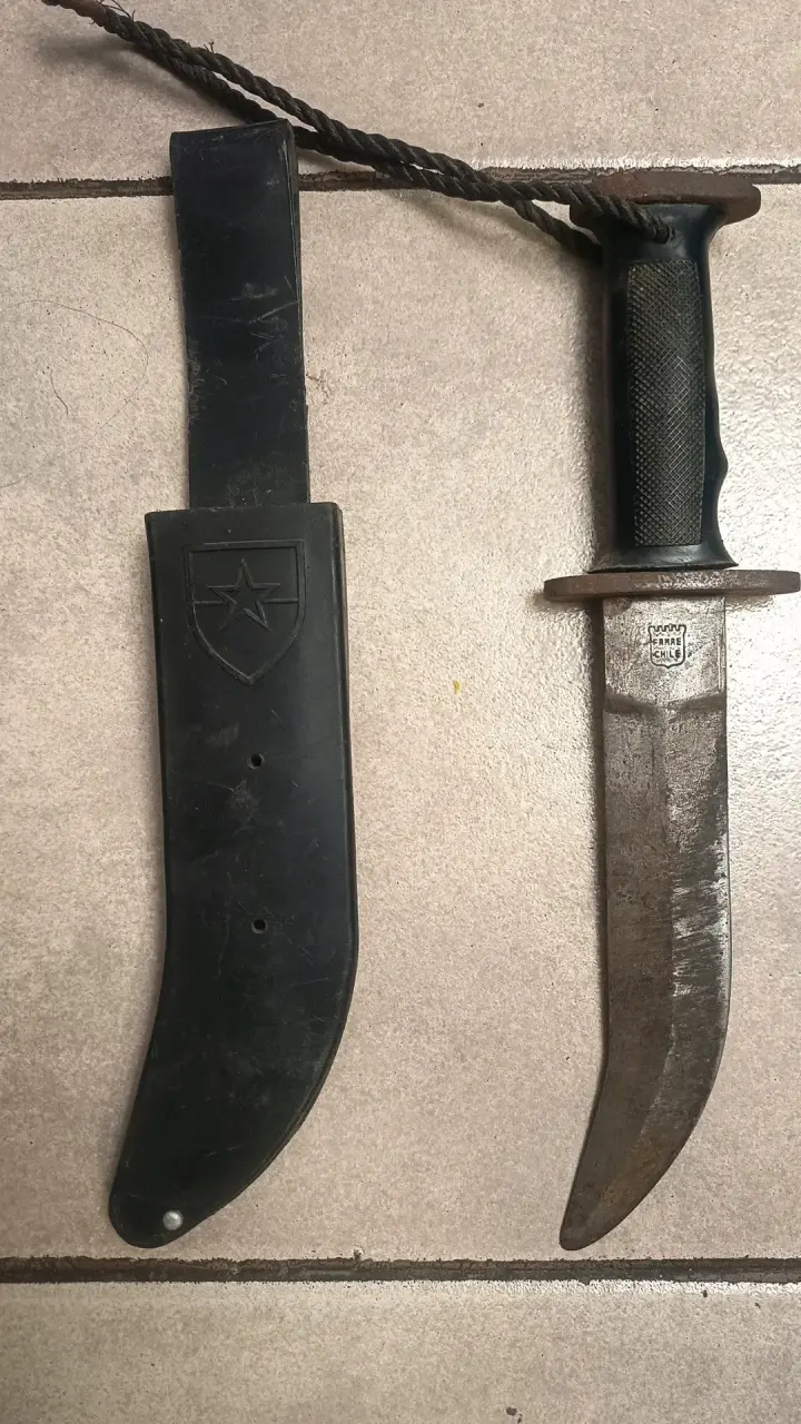 Cuchillo táctico con funda negra - 2