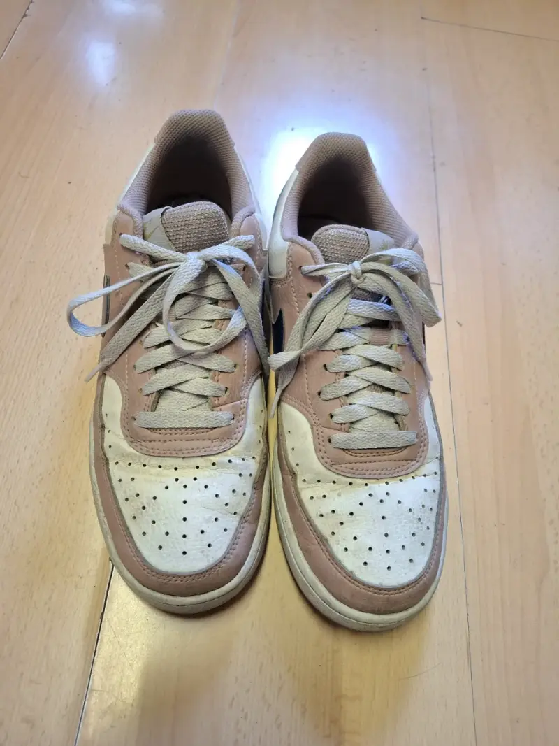 Zapatillas deportivas beige y blancas para mujer - 3