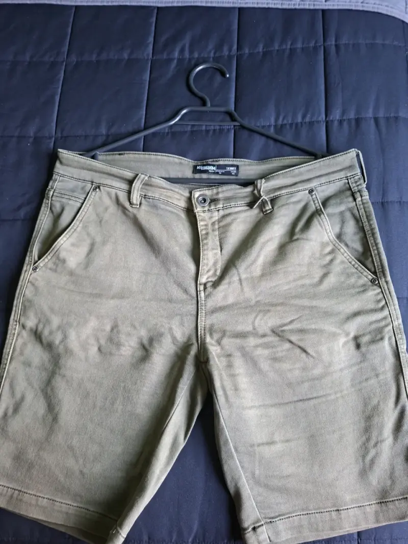 Shorts de hombre color verde oliva Mc Kingdom - 1