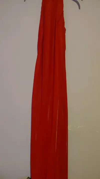 Vestido largo rojo elegante para mujer - miniatura 1