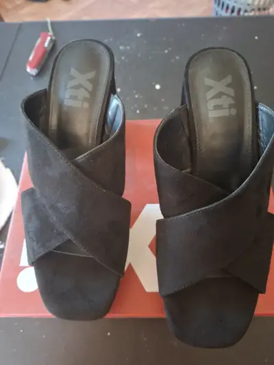 Sandalias de tacón negras Xti elegantes - miniatura 1