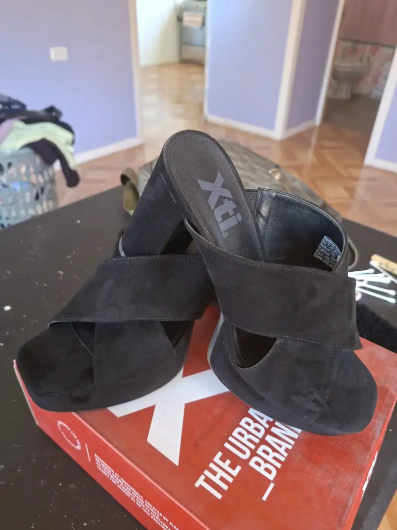 Sandalias de tacón negras Xti elegantes - 3