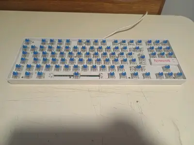 Teclado mecánico Redragon con switches azules - miniatura 2