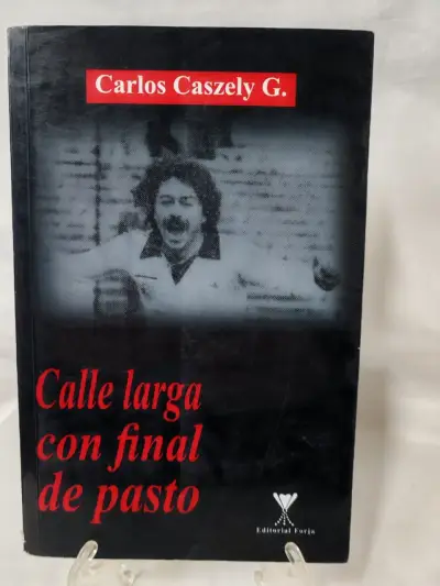 Libro 'Calle larga con final de pasto' de Carlos Caszely - miniatura 1