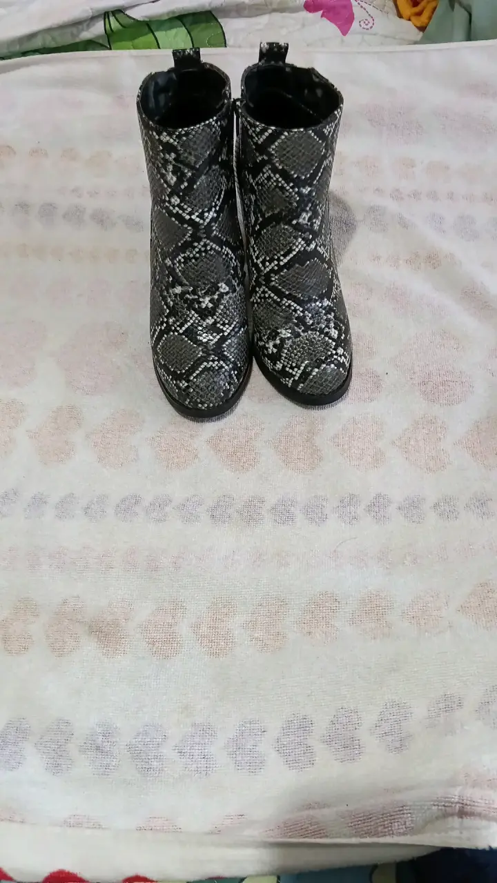 Botines de mujer con diseño de serpiente - 1