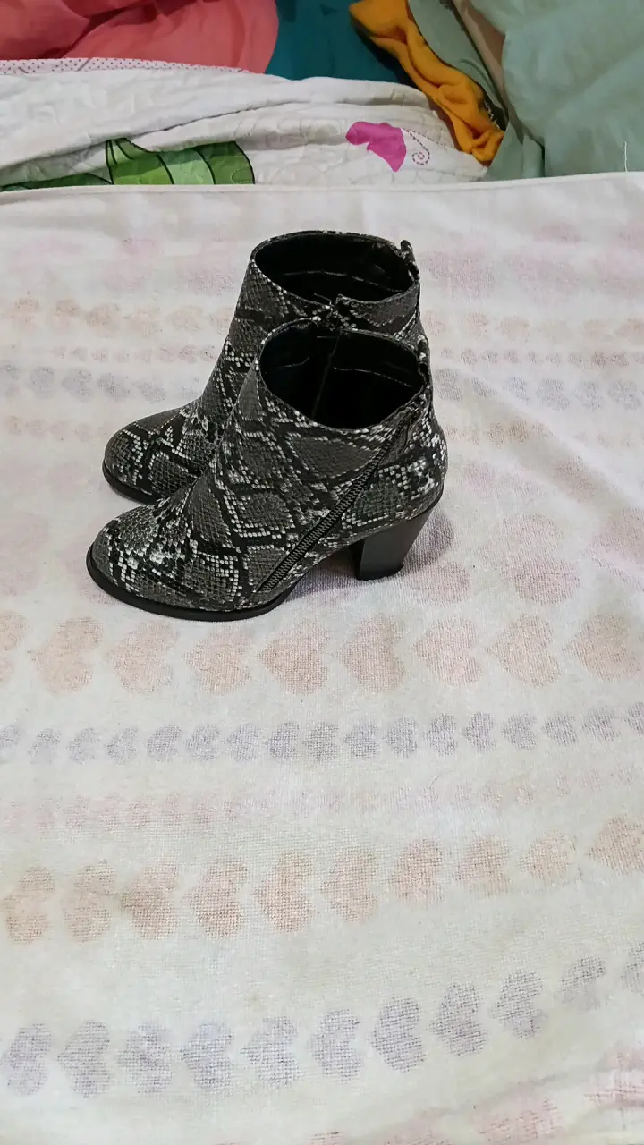 Botines de mujer con diseño de serpiente - 2