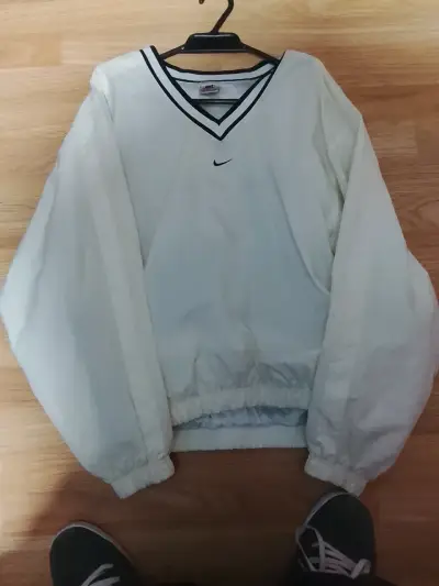 Polerón Nike blanco con cuello en V - miniatura 1