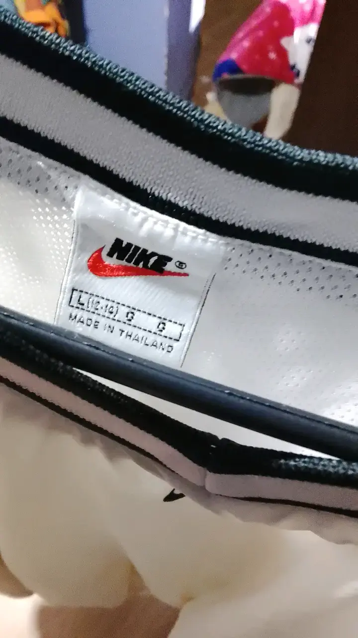 Polerón Nike blanco con cuello en V - 2